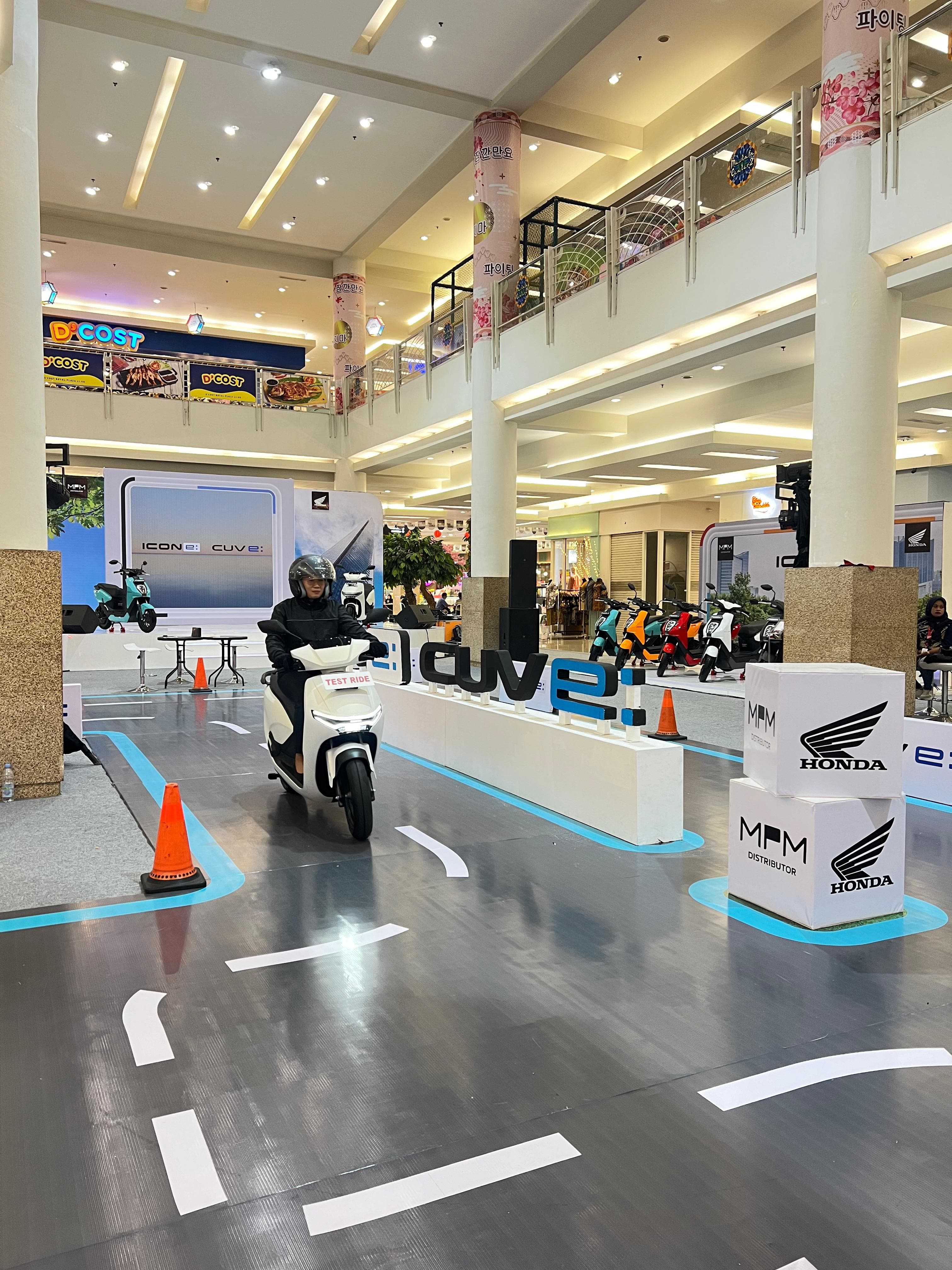 Launching Honda CUV e dan ICON e, MPM Honda Jatim Hadirkan Testride di Dalam Mall